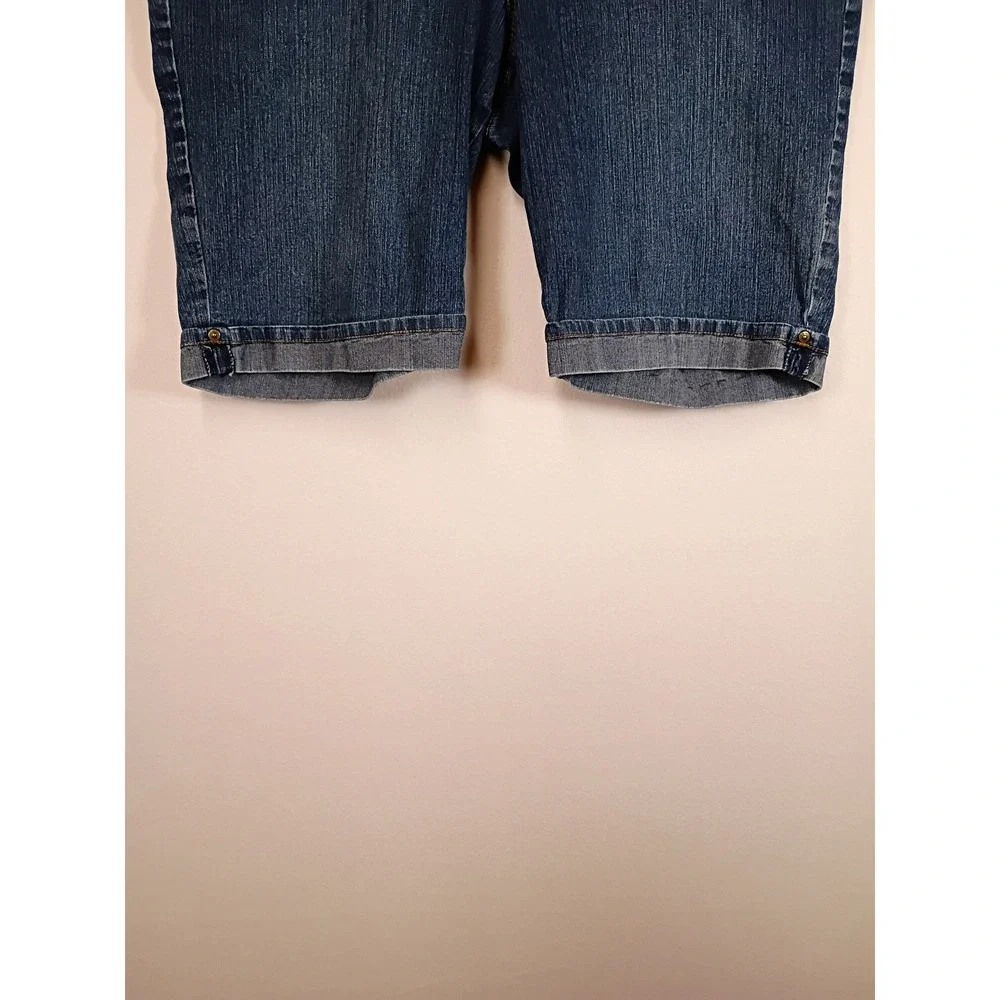 Classic‎ Casual Gloria Vanderbilt Womens 16 Blue Slimming Bermuda Denim Shorts